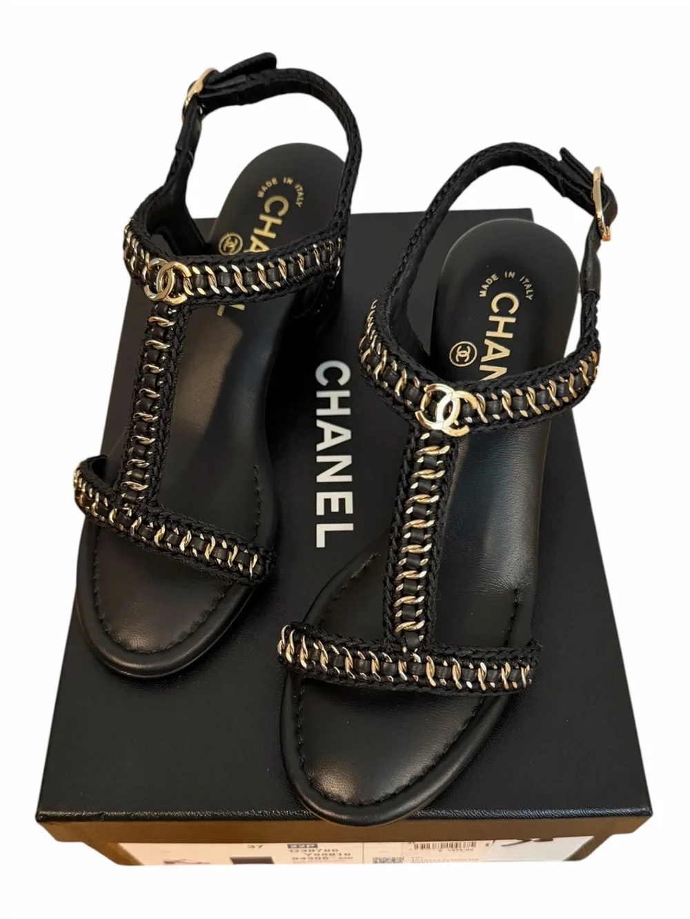 CHANEL elegant timeless